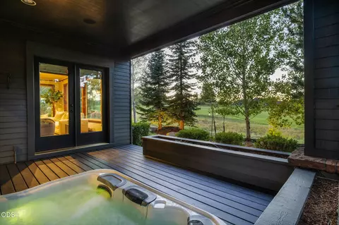 Exterior - 19275 Green Lakes Loop, Bend, OR 97702 photo 4 of 11