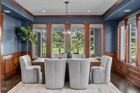 Dining - 19275 Green Lakes Loop, Bend, OR 97702 photo 4 of 6