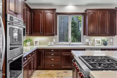 Kitchen - 19275 Green Lakes Loop, Bend, OR 97702 photo 2 of 2