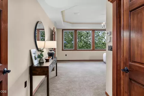 Entry Way - 19275 Green Lakes Loop, Bend, OR 97702 photo 3 of 4