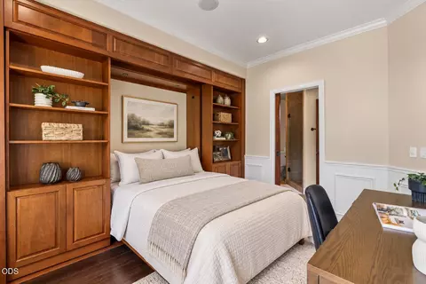 Bedroom - 19275 Green Lakes Loop, Bend, OR 97702 photo 6 of 13