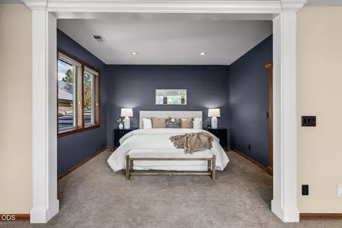 Bedroom - 19275 Green Lakes Loop, Bend, OR 97702 photo 2 of 13