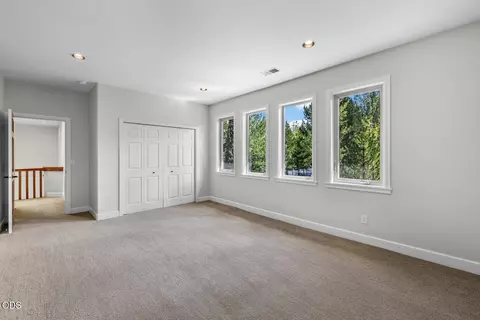 Bedroom - 19275 Green Lakes Loop, Bend, OR 97702 photo 7 of 13