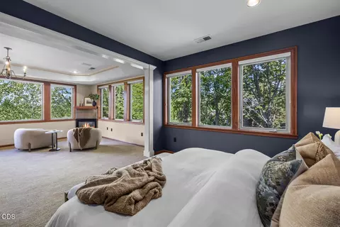 Bedroom - 19275 Green Lakes Loop, Bend, OR 97702 photo 5 of 13