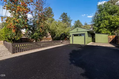 932 NE 10th St, Bend, OR 97701