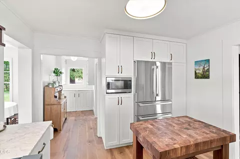 Kitchen - 1098 Nick Young Rd, Eagle Point, OR 97524 photo 3 of 3