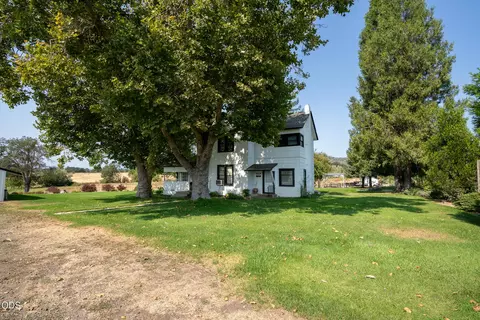 Exterior - 1098 Nick Young Rd, Eagle Point, OR 97524 photo 4 of 6