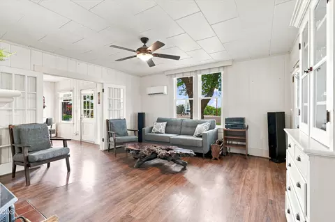 Living - 1098 Nick Young Rd, Eagle Point, OR 97524 photo 4 of 7