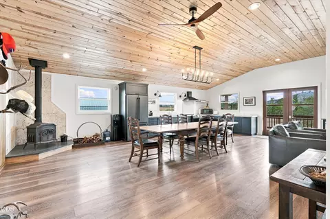 Dining - 1098 Nick Young Rd, Eagle Point, OR 97524 photo 3 of 3