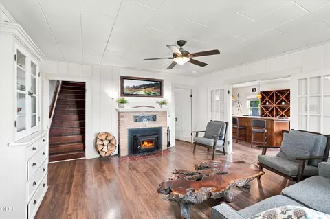 Living - 1098 Nick Young Rd, Eagle Point, OR 97524 photo 2 of 7