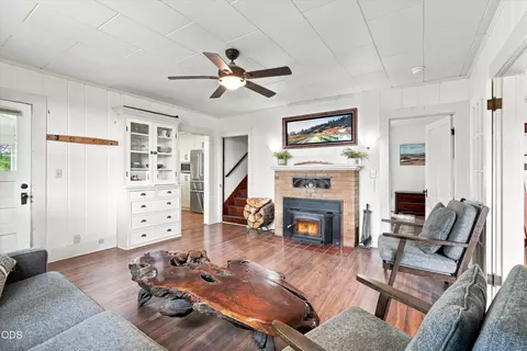 Living - 1098 Nick Young Rd, Eagle Point, OR 97524 photo 6 of 7