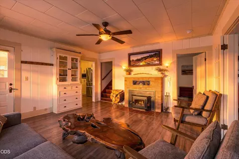 Living - 1098 Nick Young Rd, Eagle Point, OR 97524 photo 3 of 7