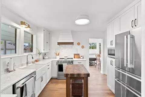 Kitchen - 1098 Nick Young Rd, Eagle Point, OR 97524 photo 1 of 3