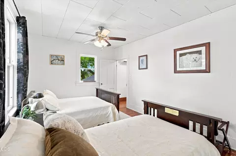 Bedroom - 1098 Nick Young Rd, Eagle Point, OR 97524 photo 7 of 9