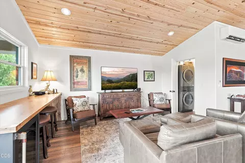 Living - 1098 Nick Young Rd, Eagle Point, OR 97524 photo 7 of 7