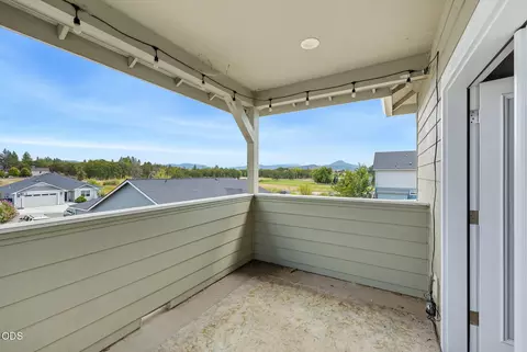 Exterior - 417 Echo Way, Eagle Point, OR 97524 photo 8 of 15