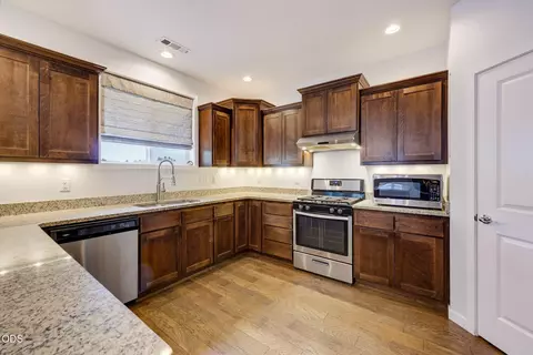 Kitchen - 417 Echo Way, Eagle Point, OR 97524 photo 1 of 5