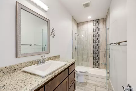 Bath - 417 Echo Way, Eagle Point, OR 97524 photo 1 of 5