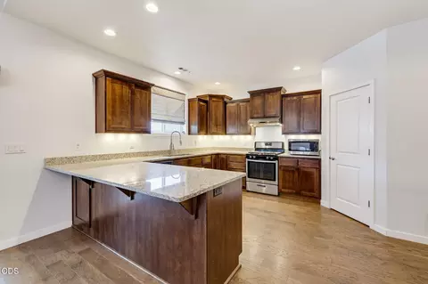 Kitchen - 417 Echo Way, Eagle Point, OR 97524 photo 5 of 5