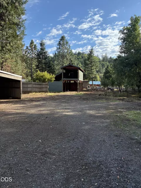 21833 Antioch Rd, White City, OR 97503
