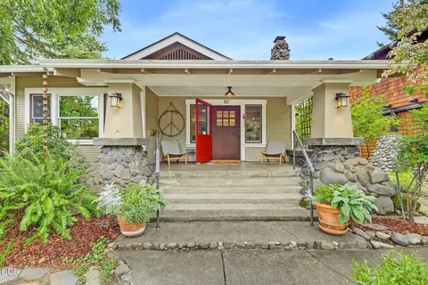 762 B St, Ashland, OR 97520