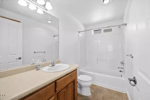 Bath - 129 Cottonwood Dr, Eagle Point, OR 97524 photo 1 of 2