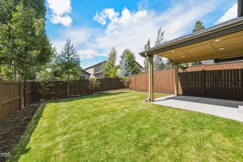 Exterior - 19622 Harvard Pl, Bend, OR 97702 photo 10 of 11
