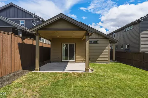 Exterior - 19622 Harvard Pl, Bend, OR 97702 photo 5 of 11