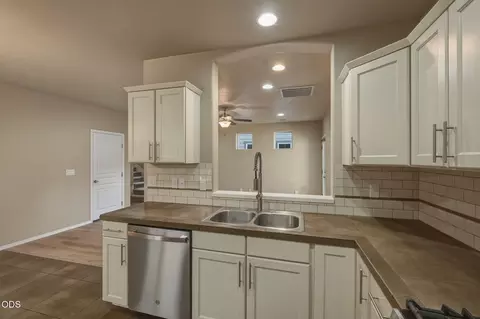 Kitchen - 19622 Harvard Pl, Bend, OR 97702 photo 3 of 3