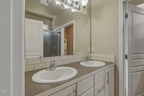 Bath - 19622 Harvard Pl, Bend, OR 97702 photo 1 of 4