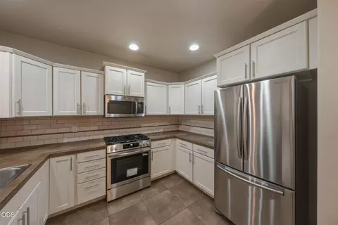 Kitchen - 19622 Harvard Pl, Bend, OR 97702 photo 2 of 3