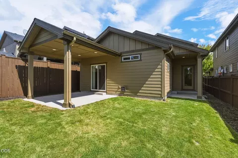 Exterior - 19622 Harvard Pl, Bend, OR 97702 photo 6 of 11