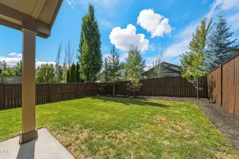 Exterior - 19622 Harvard Pl, Bend, OR 97702 photo 9 of 11