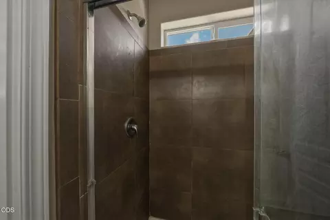 Bath - 19622 Harvard Pl, Bend, OR 97702 photo 2 of 4