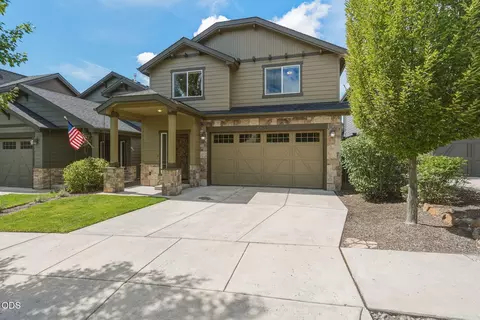 Exterior - 19622 Harvard Pl, Bend, OR 97702 photo 2 of 11