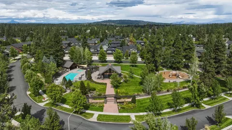 View/Area - 19622 Harvard Pl, Bend, OR 97702 photo 4 of 6