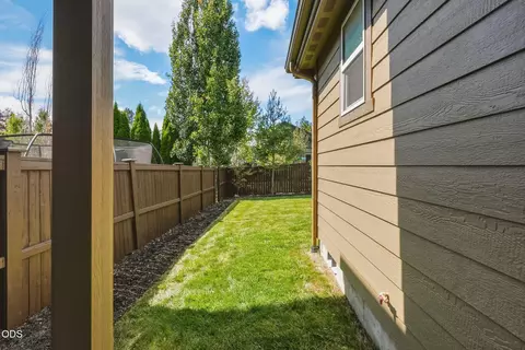 Exterior - 19622 Harvard Pl, Bend, OR 97702 photo 11 of 11