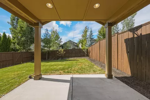 Exterior - 19622 Harvard Pl, Bend, OR 97702 photo 8 of 11