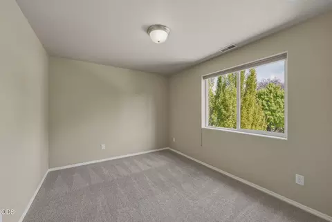 Bedroom - 19622 Harvard Pl, Bend, OR 97702 photo 6 of 7