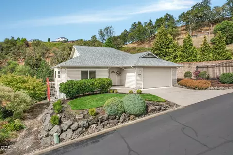 560 NW Rachel Lynn Way, Roseburg, OR 97471
