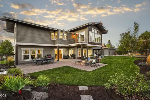 20921 Miramar Dr, Bend, OR 97702