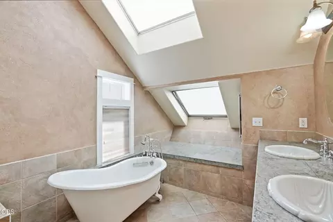 Bath - 60430 Sunridge, Bend, OR 97702 photo 2 of 6