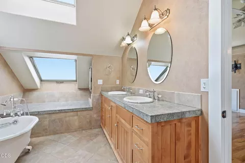Bath - 60430 Sunridge, Bend, OR 97702 photo 3 of 6