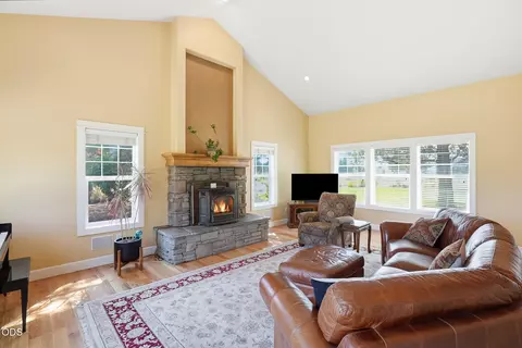 Living - 60430 Sunridge, Bend, OR 97702 photo 2 of 4