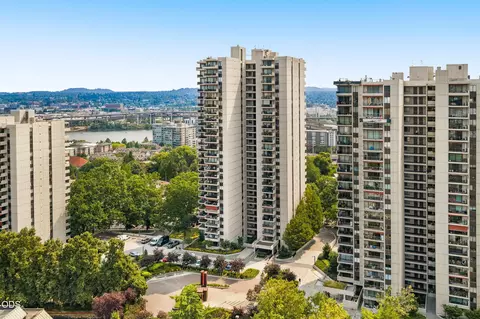 2221 SW 1st Ave #2424, Portland, OR 97201
