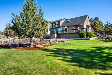 Exterior - 21042 Robin Ave, Bend, OR 97703 photo 4 of 13