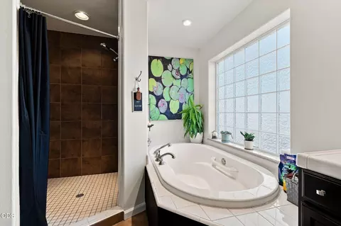 Bath - 21042 Robin Ave, Bend, OR 97703 photo 3 of 6