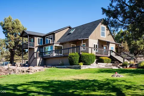 Exterior - 21042 Robin Ave, Bend, OR 97703 photo 5 of 13