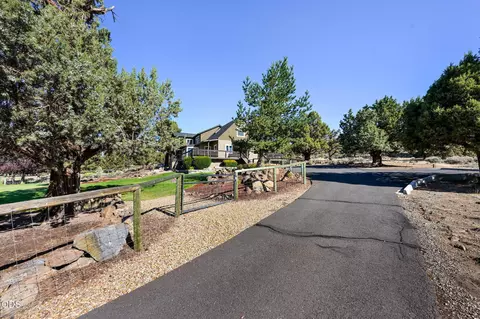 Exterior - 21042 Robin Ave, Bend, OR 97703 photo 2 of 13