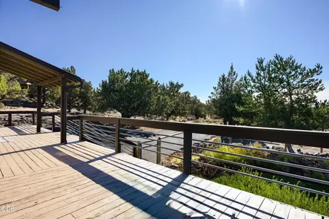 Exterior - 21042 Robin Ave, Bend, OR 97703 photo 9 of 13